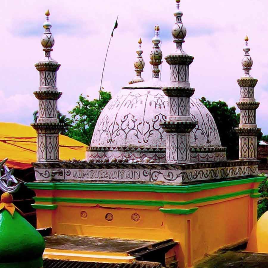 ঘুটিয়ারি শরিফ।