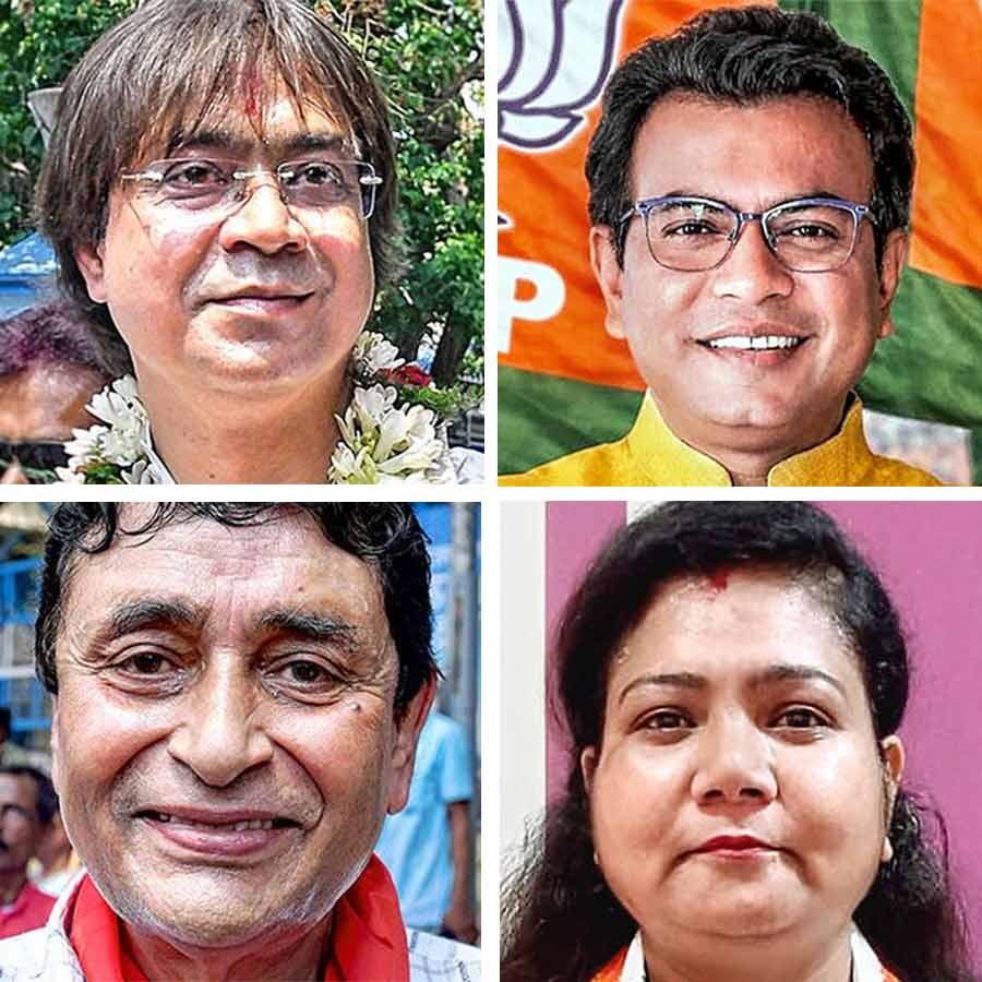 (বাঁ দিক থেকে) রাণা চট্টোপাধ্যায়, রুদ্রনীল ঘোষ, জগন্নাথ ভট্টাচার্য এবং শ্রাবন্তী সিংহ।