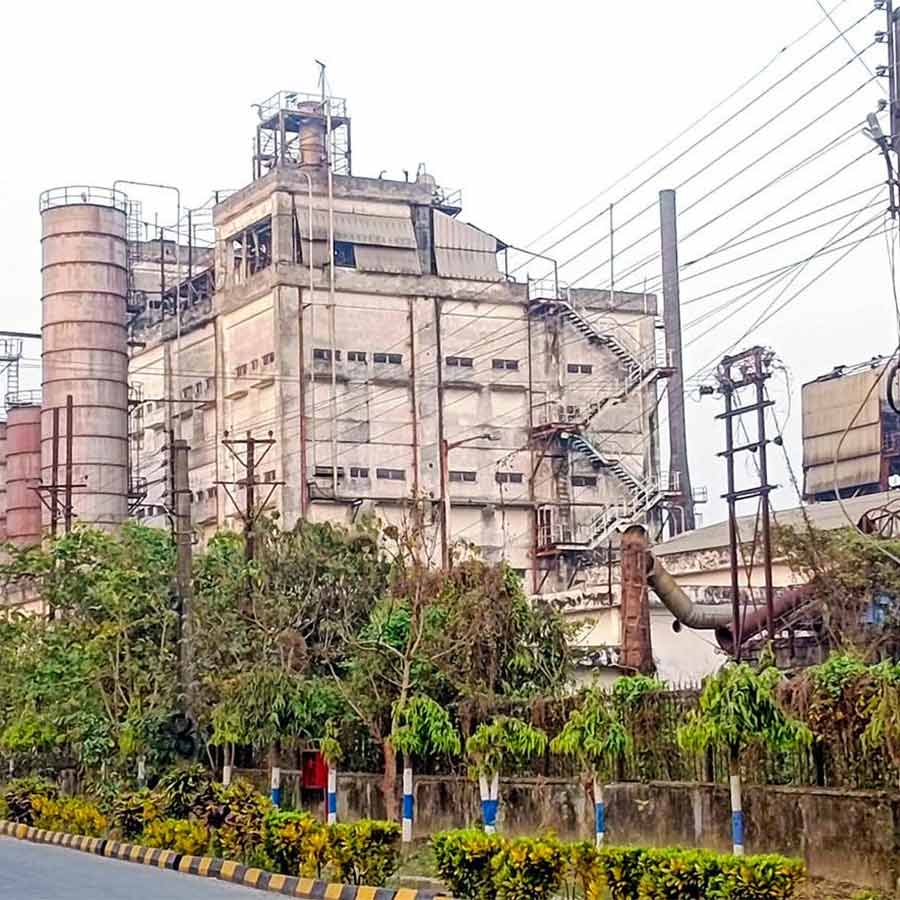 বন্ধ হয়ে যাওয়া একটি কারখানা। ফলতা এসইজ়েড-এ।