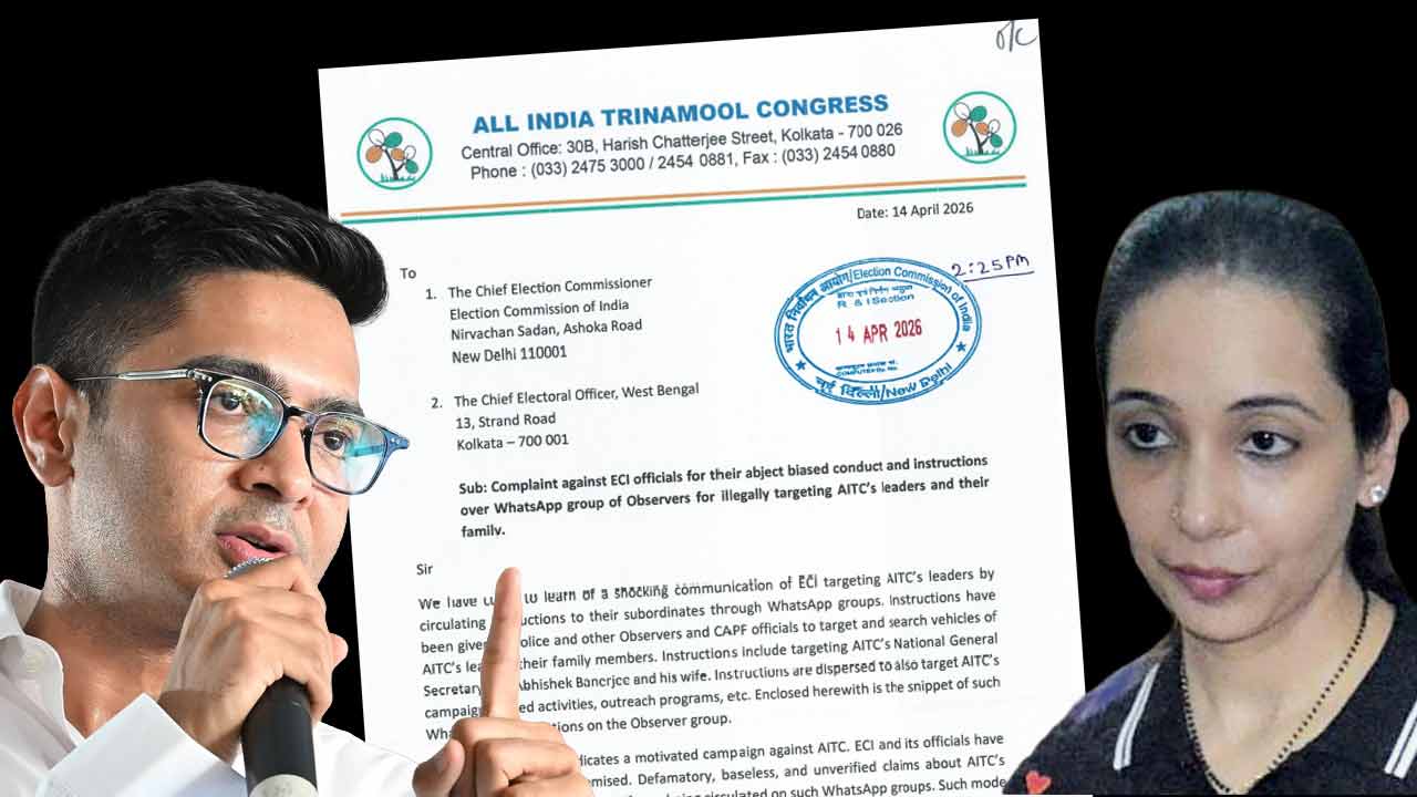 (বাঁ দিকে) অভিষেক বন্দ্যোপাধ্যায় এবং রুজিরা নারুলা বন্দ্যোপাধ্যায় (ডান দিকে)। কমিশনকে দেওয়া তৃণমূলের অভিযোগপত্র (মাঝে)।