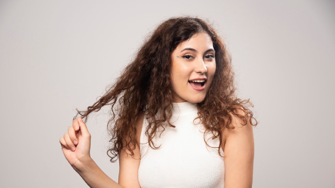 রঙিন কেশের বাহার নষ্ট হতে পারে সামান্য ভুলেই। যত্ন করবেন কোন উপায়ে?