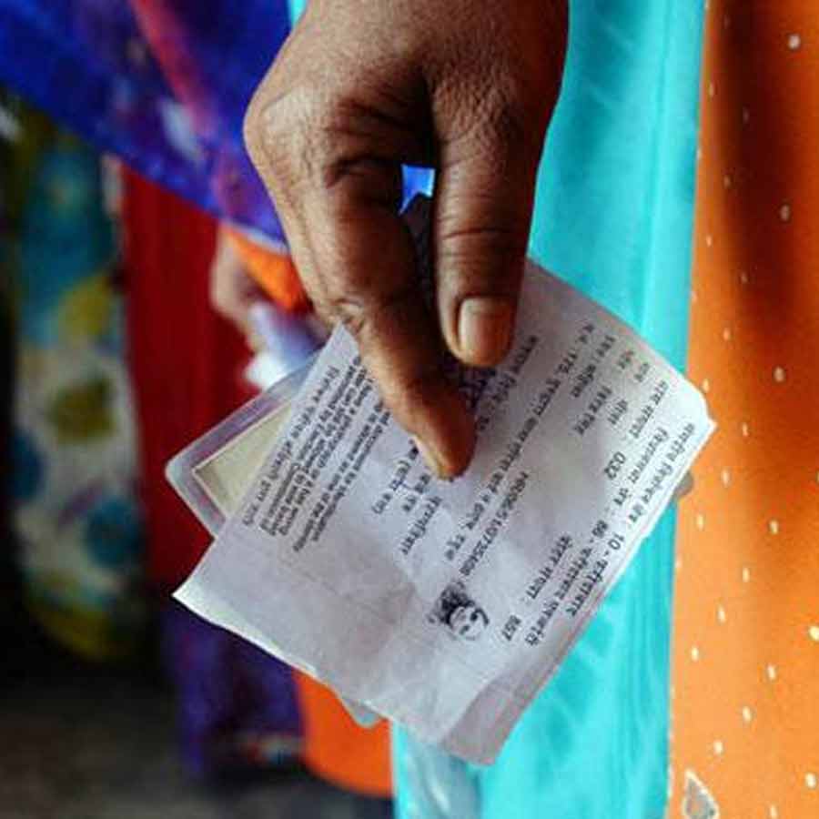 ভোটের স্লিপ বিলি করতে হবে বিএলও-দের।