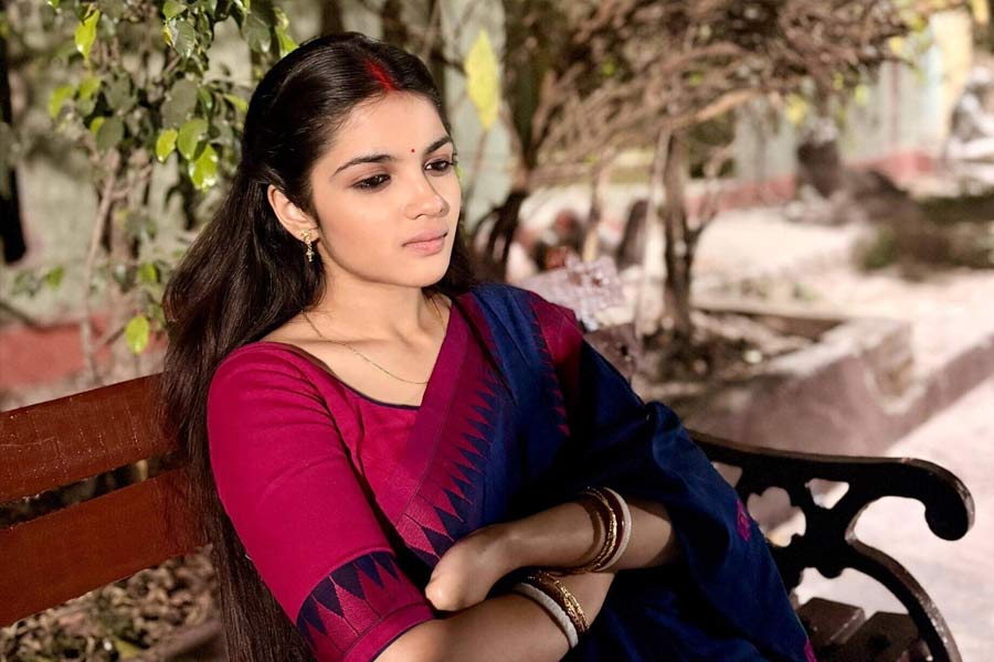 বাবাকে হারিয়ে কি একধাক্কায় অনেকটা বড় হয়ে গিয়েছে সাইনা?