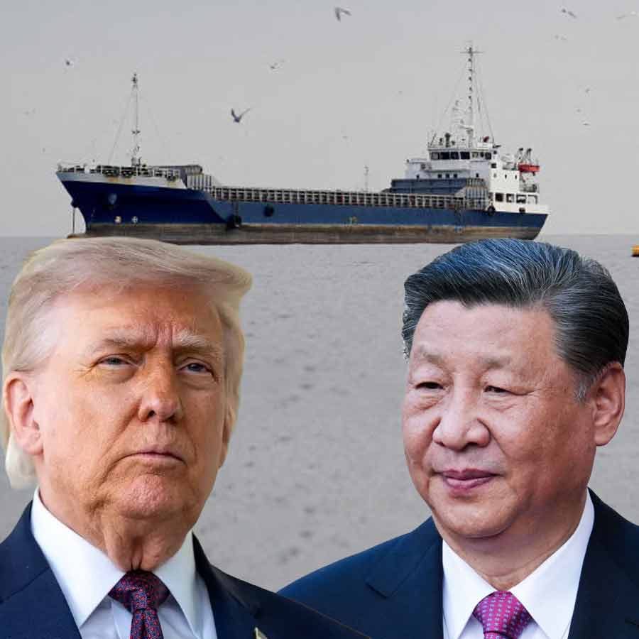 (বাঁ দিকে) আমেরিকার প্রেসিডেন্ট ডোনাল্ড ট্রাম্প এবং চিনের প্রেসিডেন্ট শি জিনপিং (ডান দিকে)।