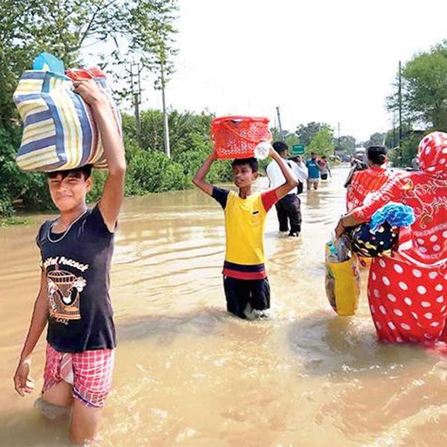বর্ষা এলেই এমন বানভাসি হয় আরামবাগের বিভিন্ন এলাকা।