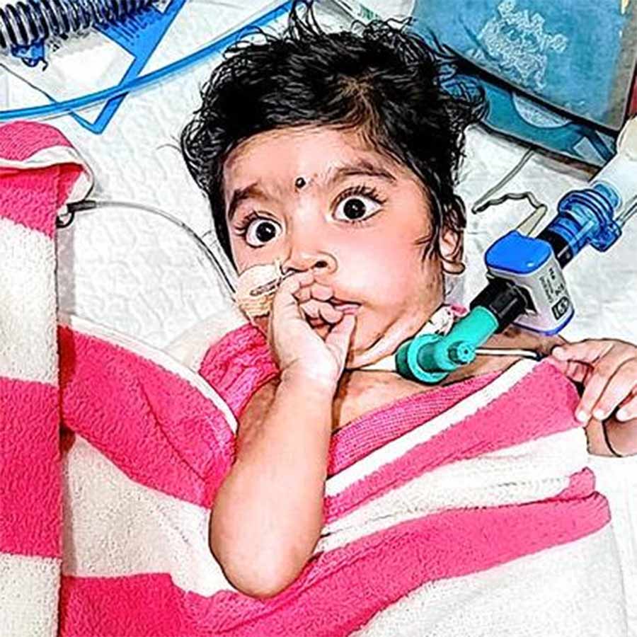 হাসপাতালের শয্যায় আদৃতি।