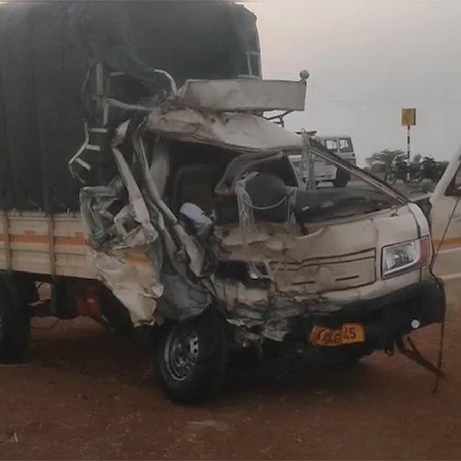 দুর্ঘটনাগ্রস্ত সেই পিকআপ ভ্যান। ছবি: সংগৃহীত।