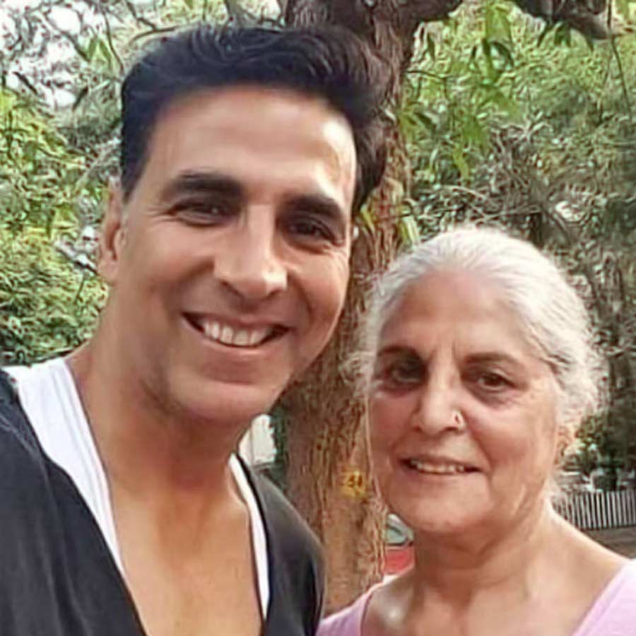 মায়ের জন্য পাঁচ কামরার ফ্ল্যাট কেনেন অক্ষয়?