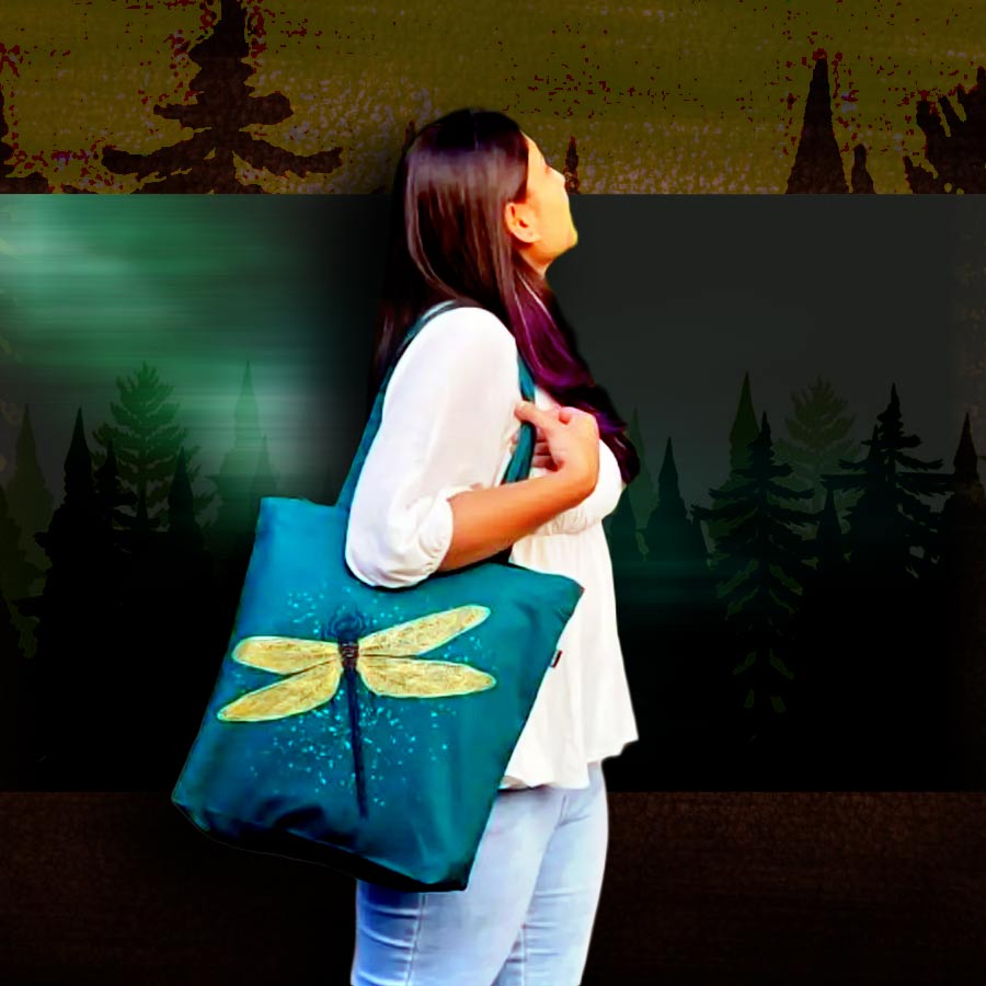 ঝোলার মতো বড় ব্যাগে হাতের কাছে কোনওটাই খুঁজে পাওয়া যায় না। জেনে নিন টোট ব্যাগে জিনিস গুছিয়ে রাখার কৌশল।