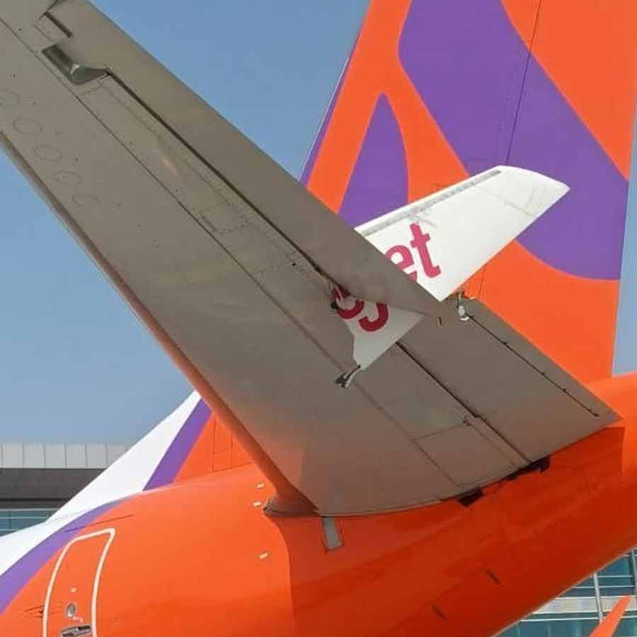 A SpiceJet plane was taxxing at Delhi International Airport on Thursday when it hit a stationary Akasa aircraft