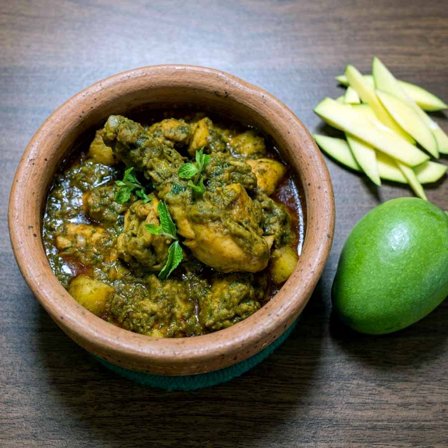 পোড়া আমের ক্বাথ দিয়েই হোক মুরগির মাংস। পন্থা শিখে নিন।