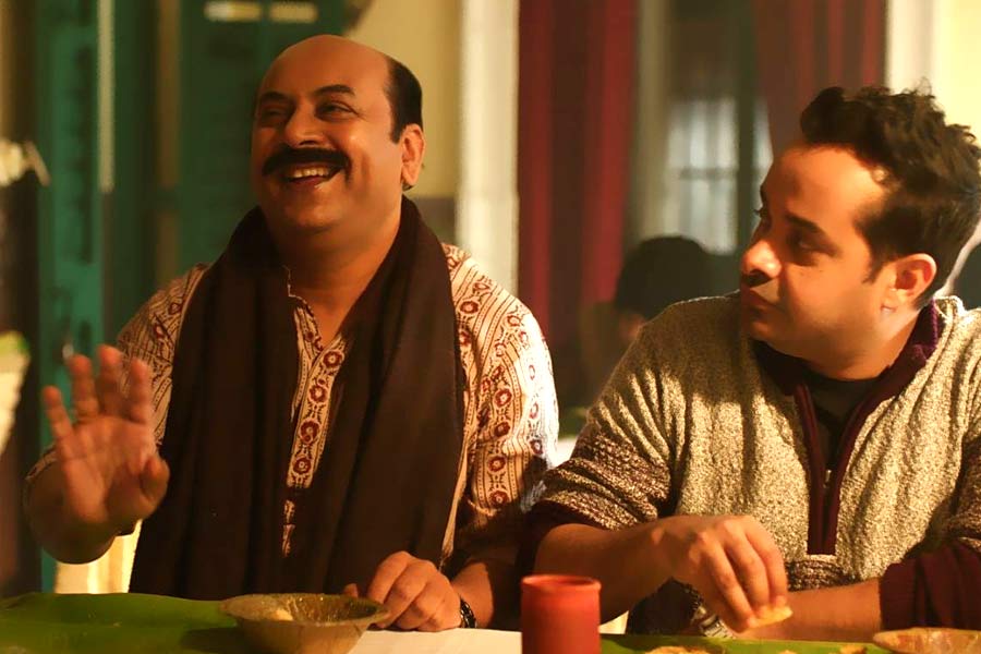 নববর্ষে ‘একেনবাবু’ দেখার হিড়িক, তার মাঝেই কী ঘটল?