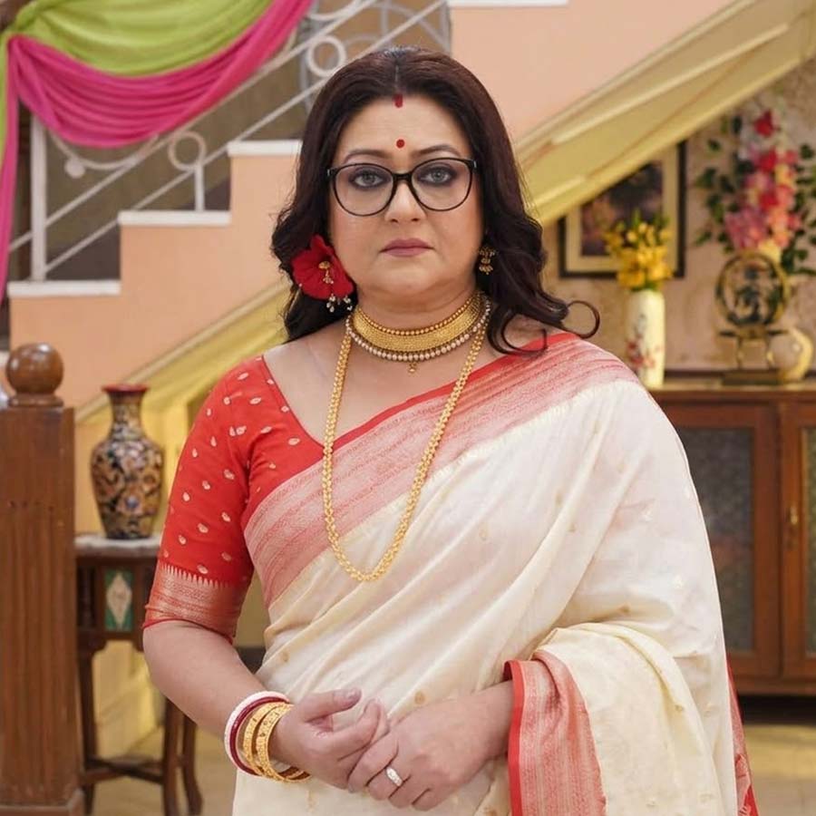 হঠাৎ ধারাবাহিক বন্ধ হয়ে যাওয়ায় সমস্যায় পড়েছেন অভিনেত্রী সোমাশ্রী!