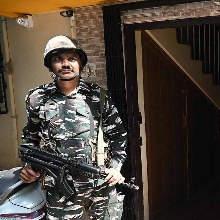 Central agency raids residence of Kumar Saha at Kalighat dgtl