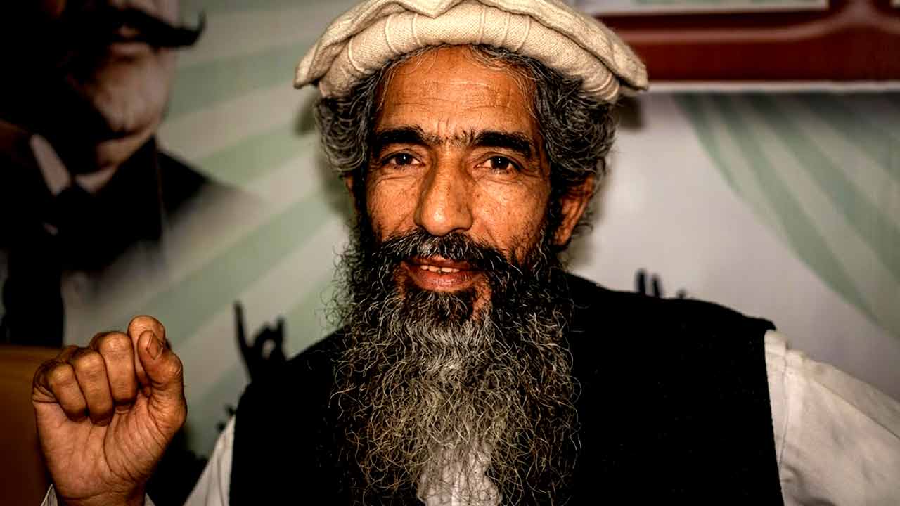 লশকরের সহ-প্রতিষ্ঠাতা আমির হামজ়া গুলিবিদ্ধ। ছবি: এআই সহায়তায় প্রণীত।