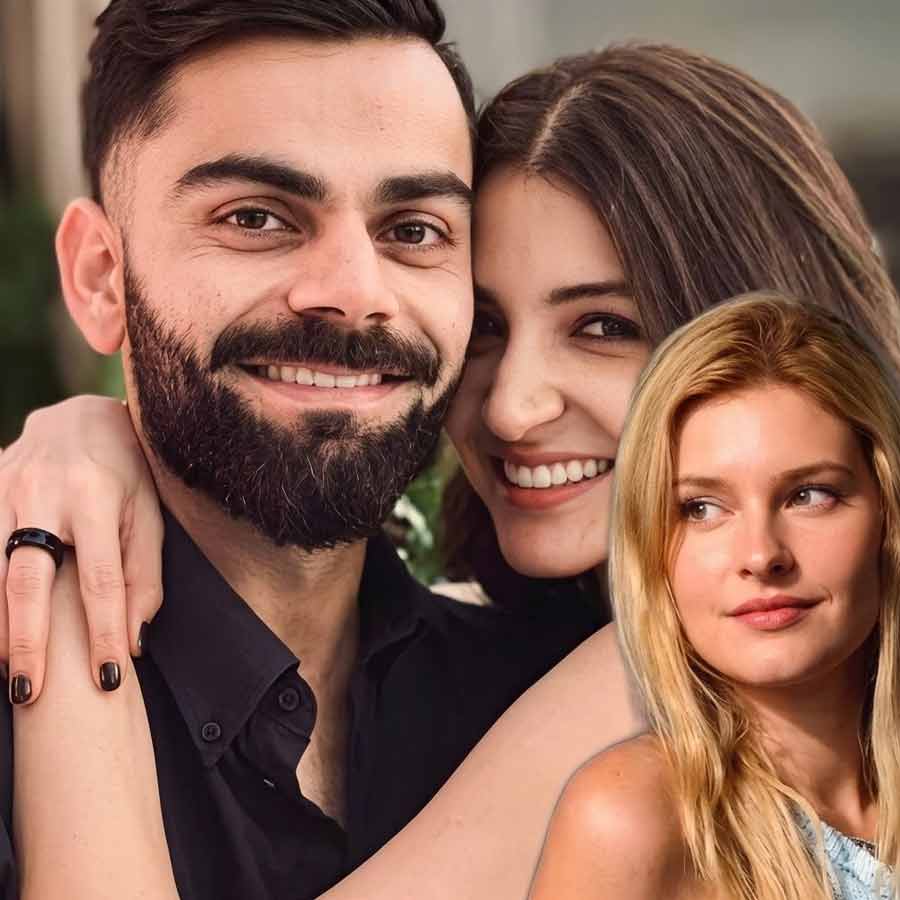 জার্মান মহিলার ছবিতে ‘লাইক’, ফের বিতর্কে বিরাট-অনুষ্কা।