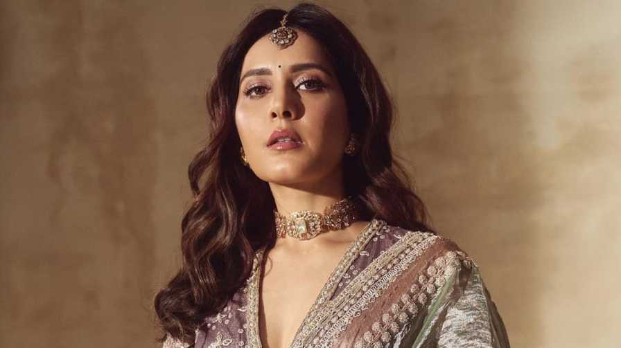 রাশি খন্নার সেটে কী ঘটেছে?