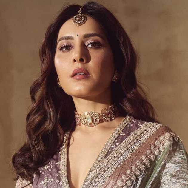 রাশি খন্নার সেটে কী ঘটেছে?