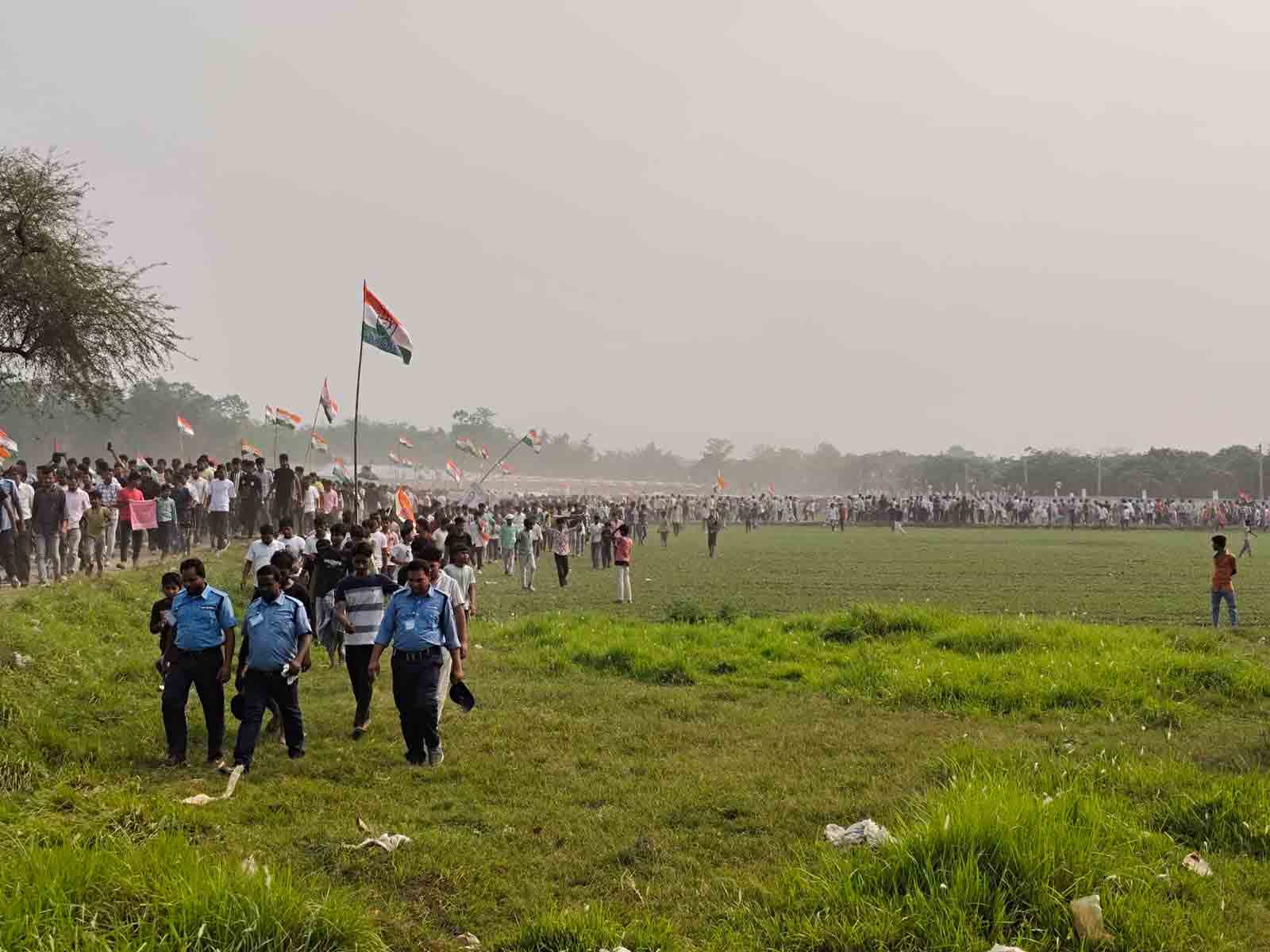 কংগ্রেসের সমাবেশে জনতা। শমসেরগঞ্জে।
