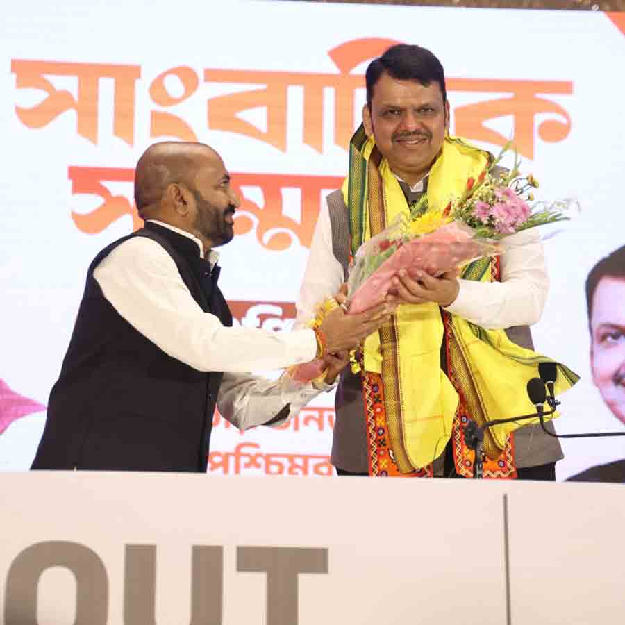 মহারাষ্ট্রের মুখ্যমন্ত্রী দেবেন্দ্র ফডণবীস। নিউ টাউনের হোটেলে।