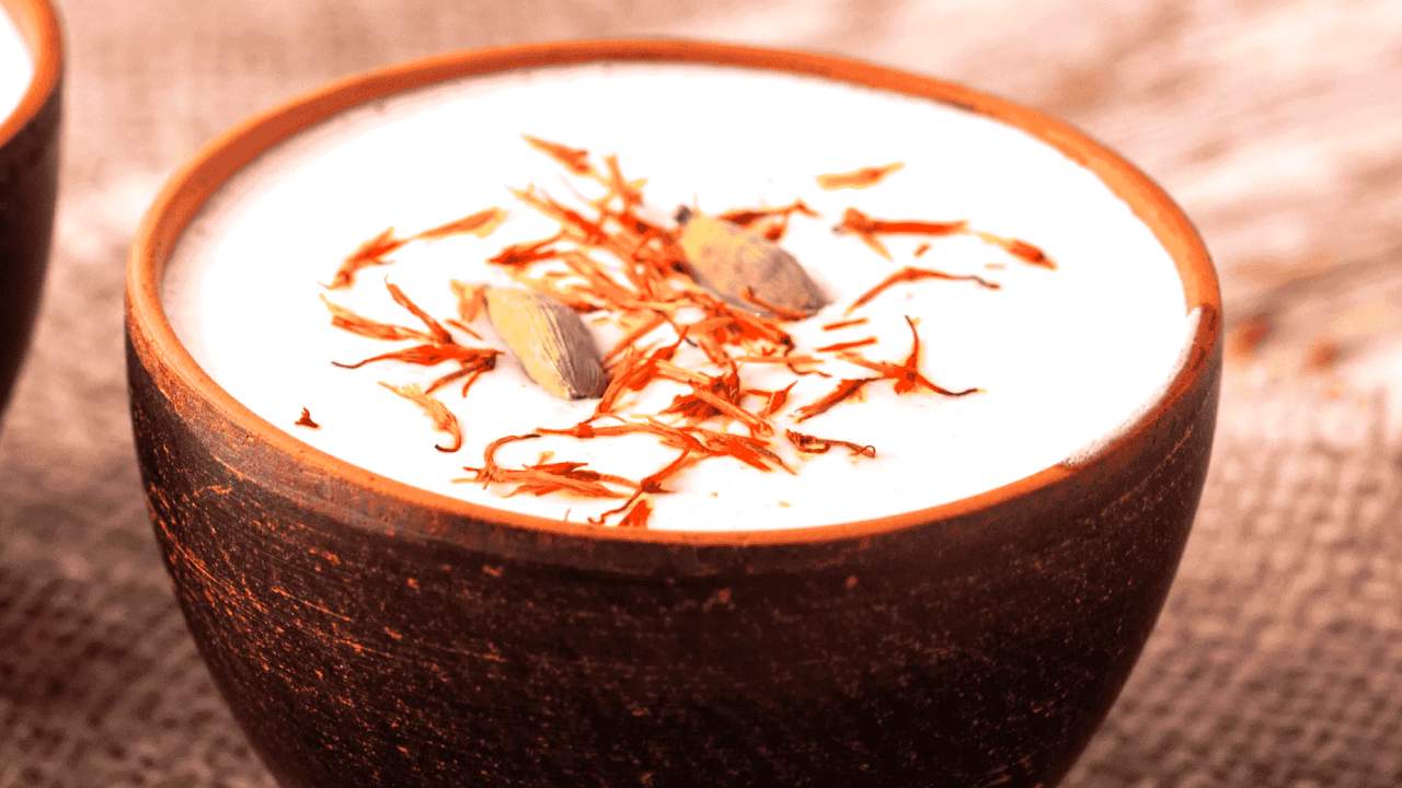 লস্যি খেলেই ঘুম পায়! নেপথ্যে কোন কারণ থাকতে পারে?