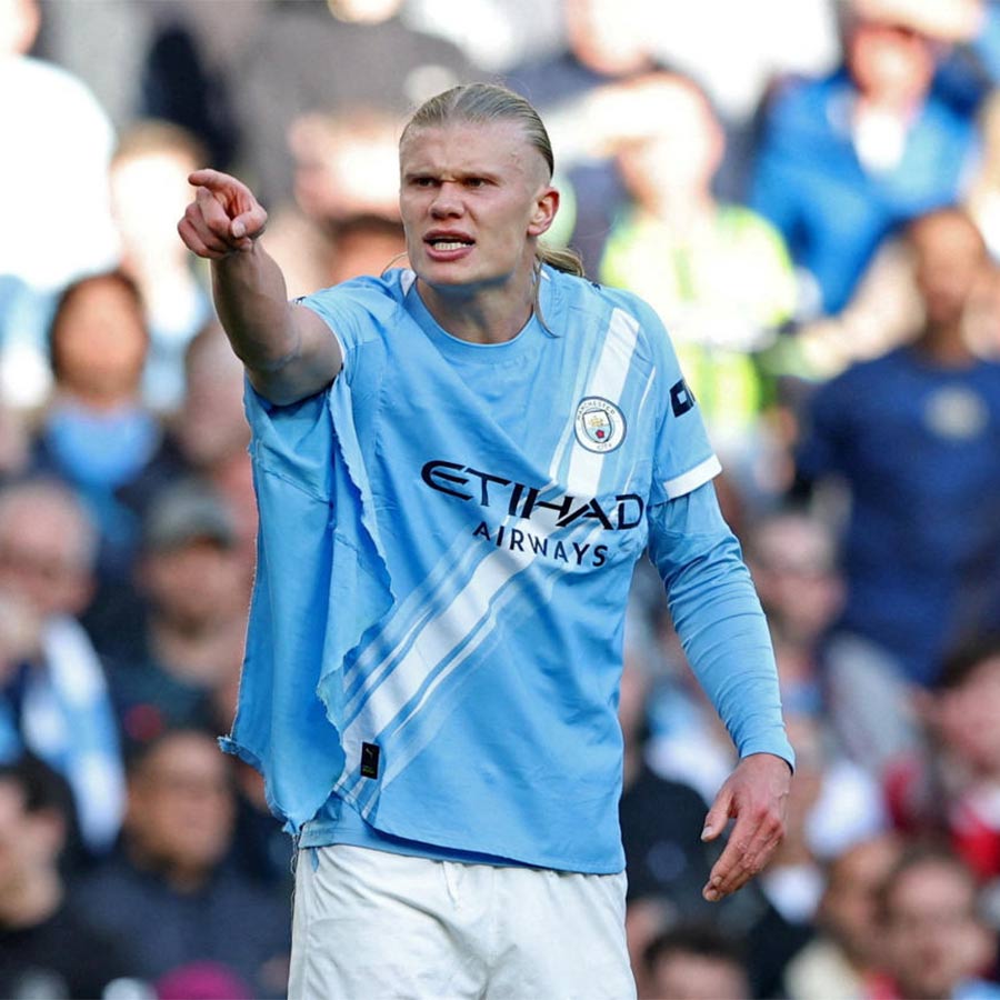 Manchester City defeated Arsenal by 2-1 goals in EPL