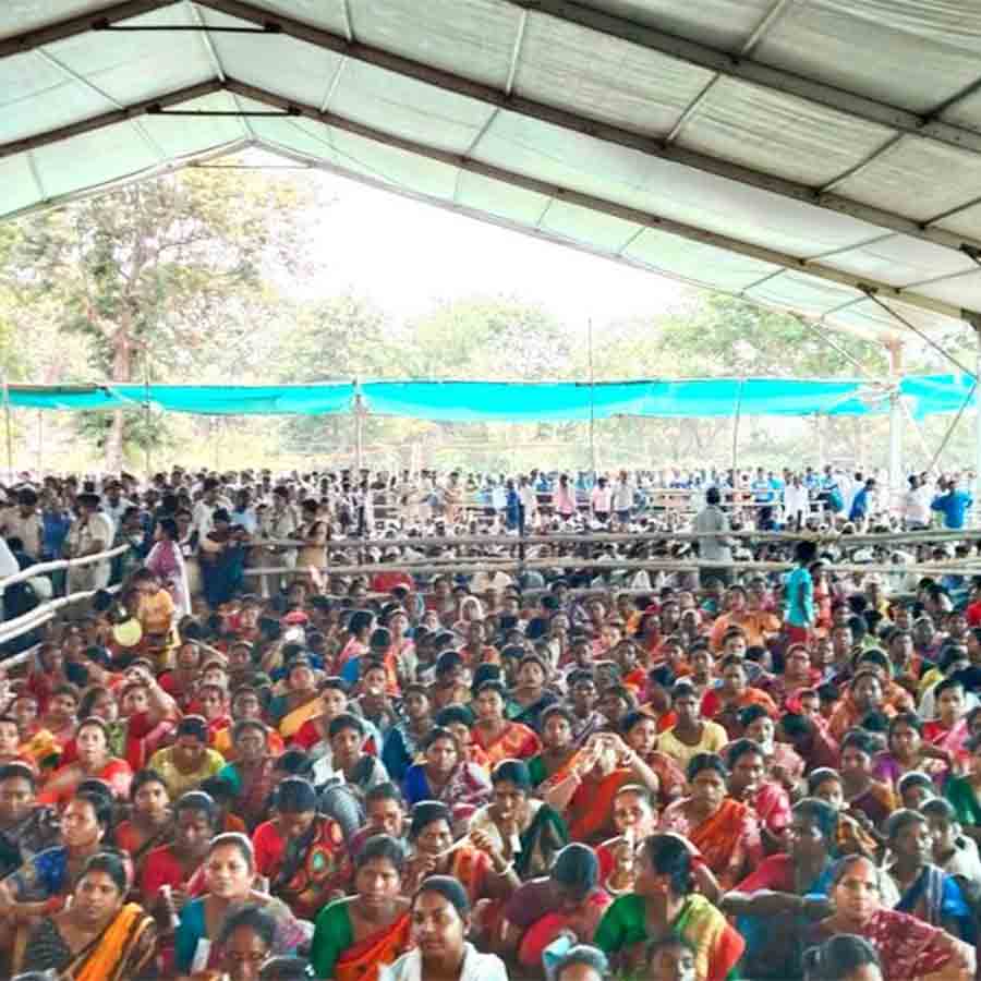 কালনার মুখ্যমন্ত্রীর সভায় ভিড়।