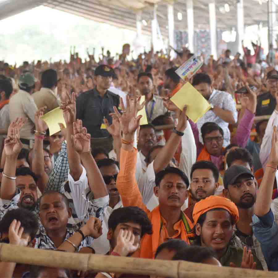 মোদির সভায় ভিড়। রায়বাঘিনী মাঠে।