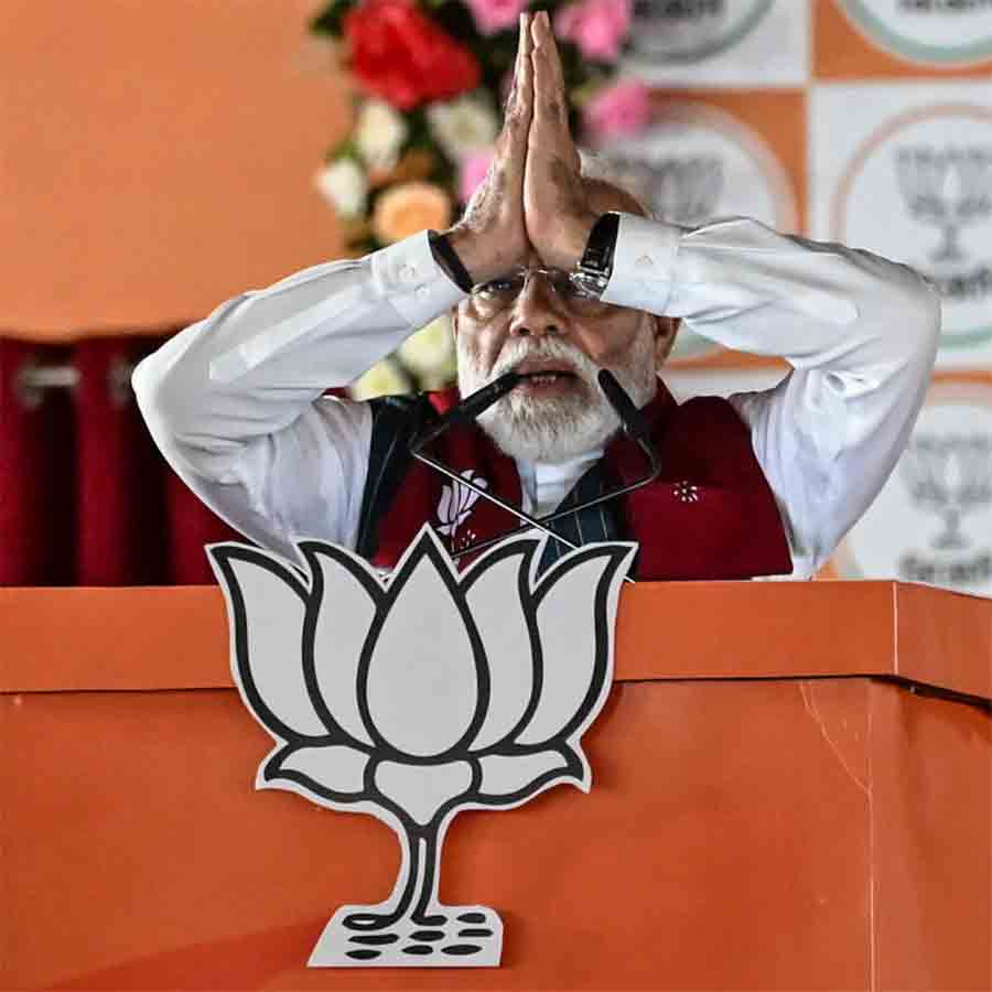 ঝাড়গ্রামে নির্বাচনী জনসভায় প্রধানমন্ত্রী নরেন্দ্র মোদী।