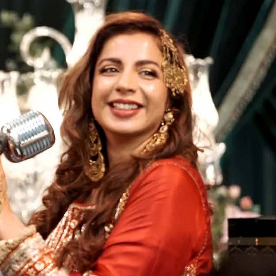 ‘শরারত’ গানের একটি দৃশ্যে জৈসমীন।