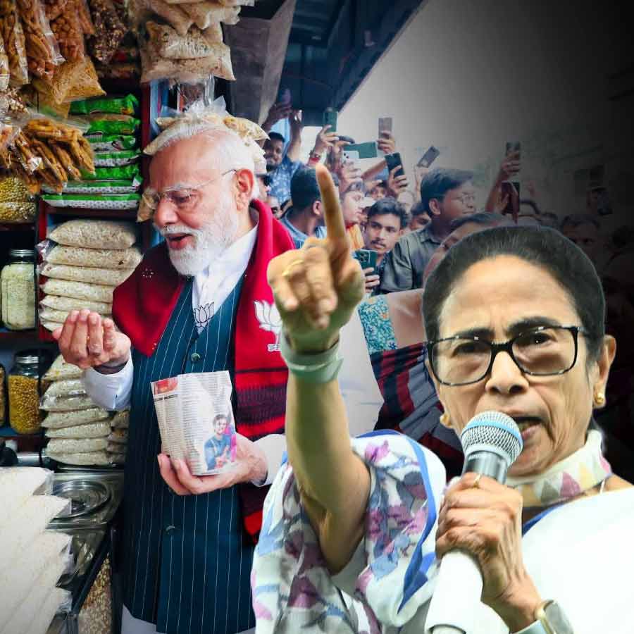 ঝাড়গ্রামে নরেন্দ্র মোদীর ঝালমুড়ি কেনাকে কটাক্ষ করেছেন মমতা বন্দ্যোপাধ্যায়।