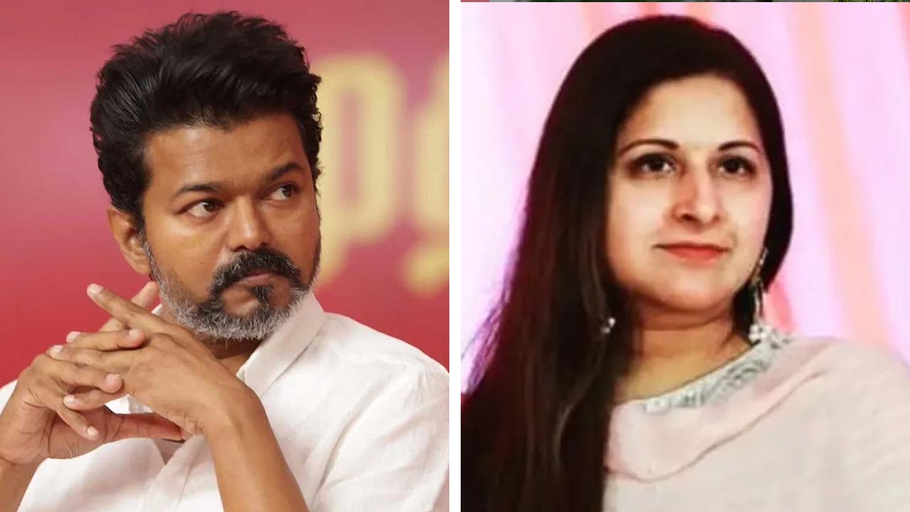 (বাঁ দিকে) থলপতি বিজয়, (ডান ডিকে) সঙ্গীতা সোরনালিঙ্গম।