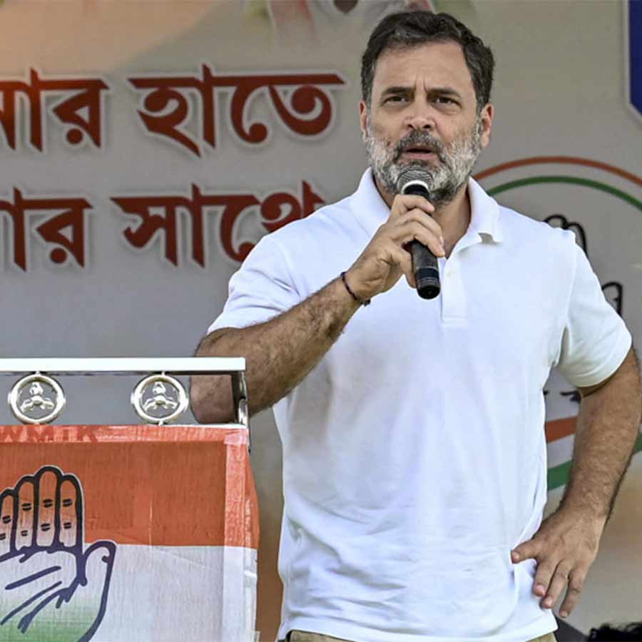 প্রচারে রাহুল গান্ধী।