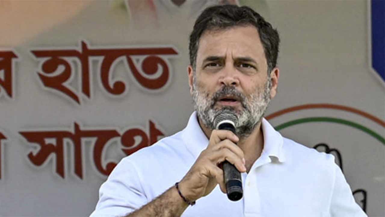 প্রচারে রাহুল গান্ধী।