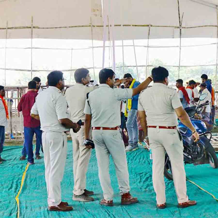 কুলটিতে অমিত শাহের সভাস্থলে প্রস্তুতি।