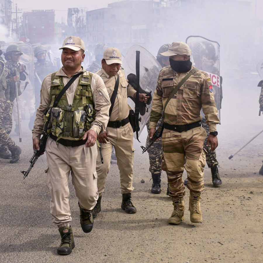 মণিপুরে নিরাপত্তা বাহিনীর টহল।