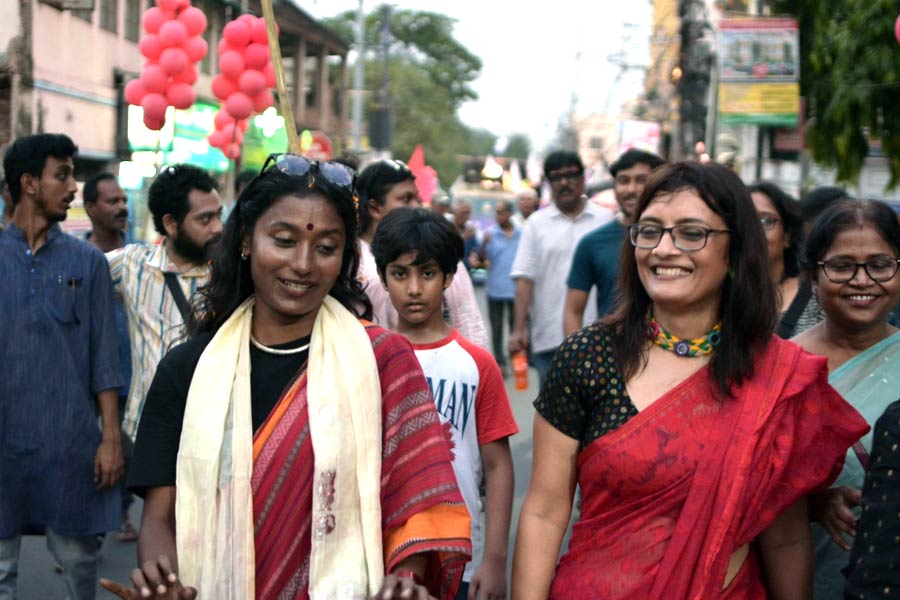 নির্বাচনী প্রচারে রাস্তায় নামা নতুন কিছু নয় ঊষসী চক্রবর্তীর কাছে। 