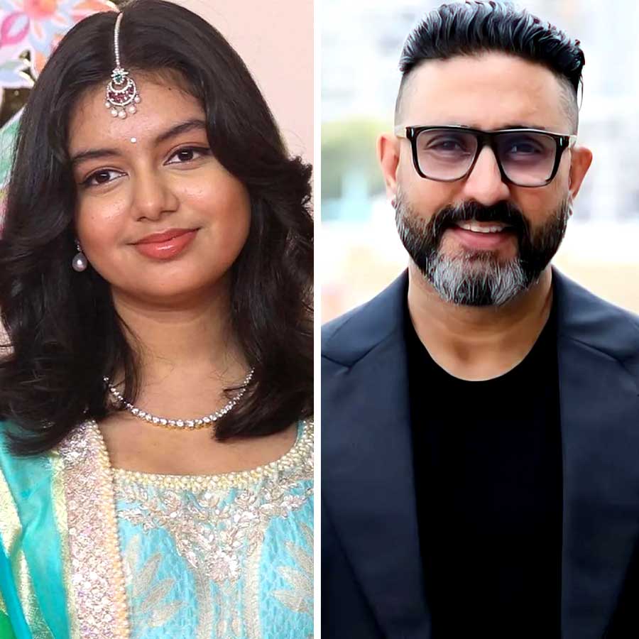 (বাঁ দিকে) আরাধ্যা বচ্চন, (ডান ডিকে) অভিষেক বচ্চন।