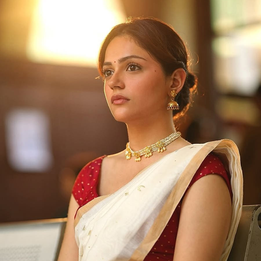 ভালবাসার মানুষকে হারিয়ে ফেললেন অনীত।