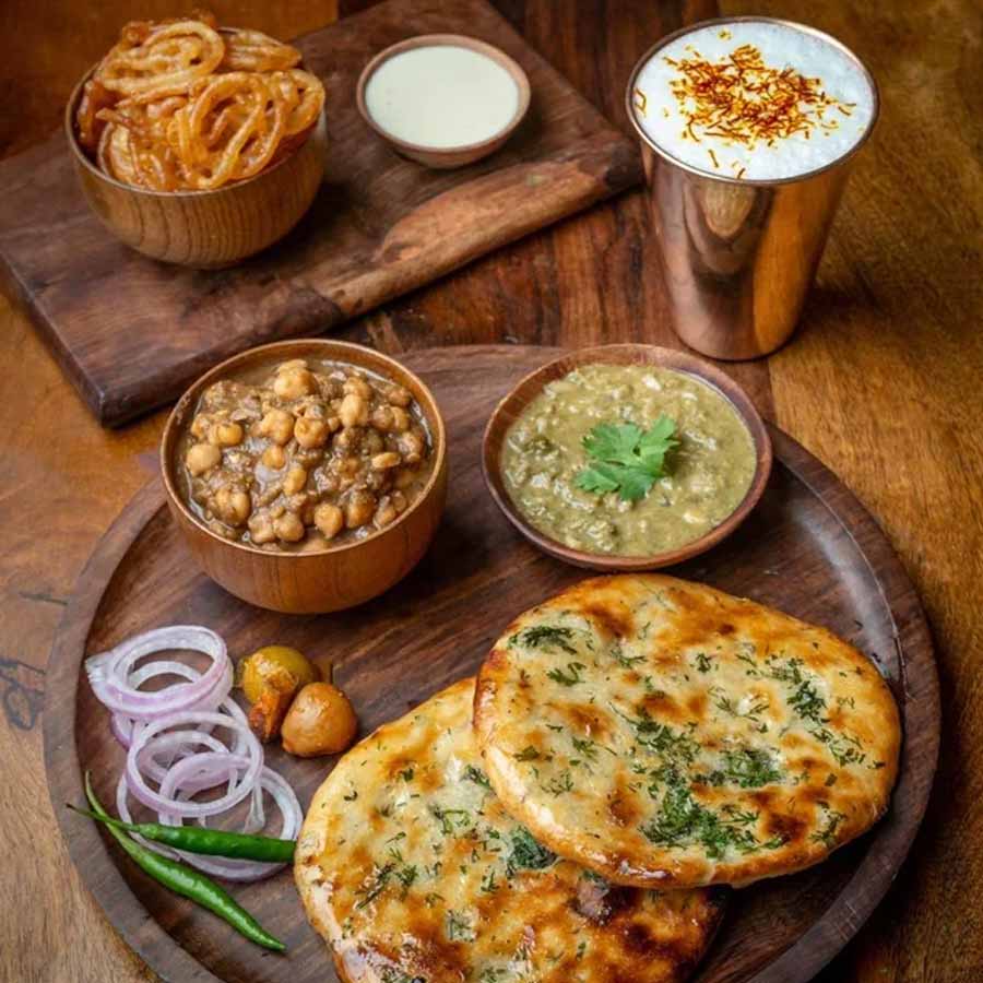 অমৃতসর গেলে কোন খাবার চেখে দেখবেন?