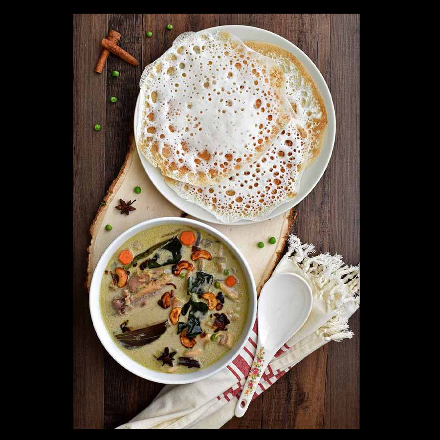 আপ্পাম এবং নারকেলের স্ট্যু।