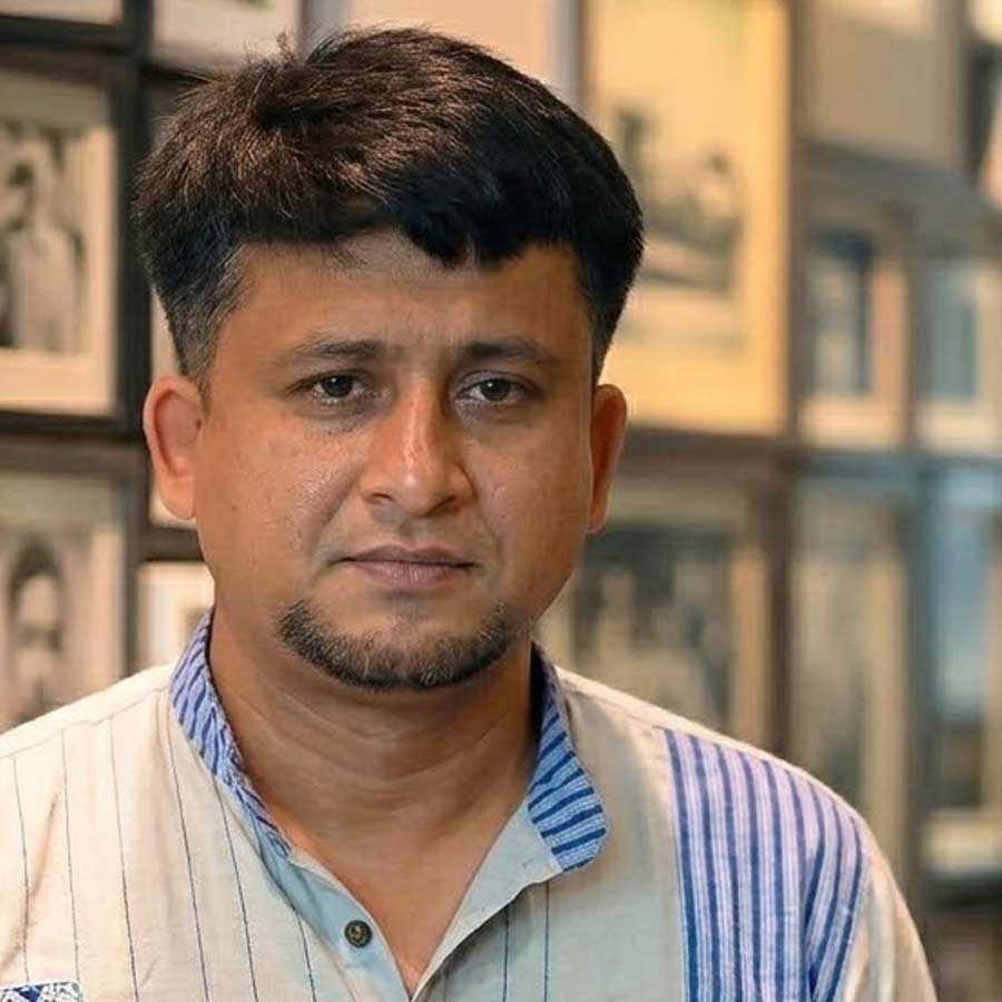 মাকে হারিয়ে শোকস্তব্ধ পরিচালক রাহুল মুখোপাধ্যায়।