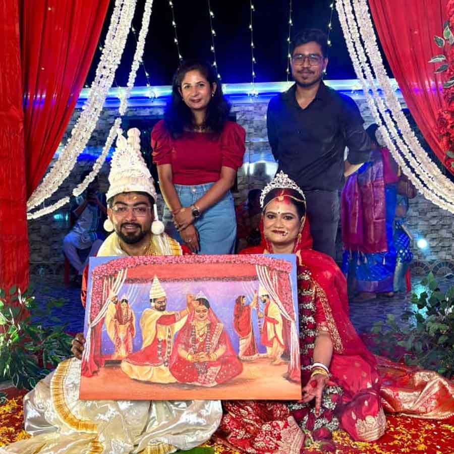 শিল্পী শুভশ্রী চক্রবর্তী ও শিল্পী তন্ময় বন্দ্যোপাধ্যায়ের আঁকা ‘ওয়েডিং পেন্টিং’।