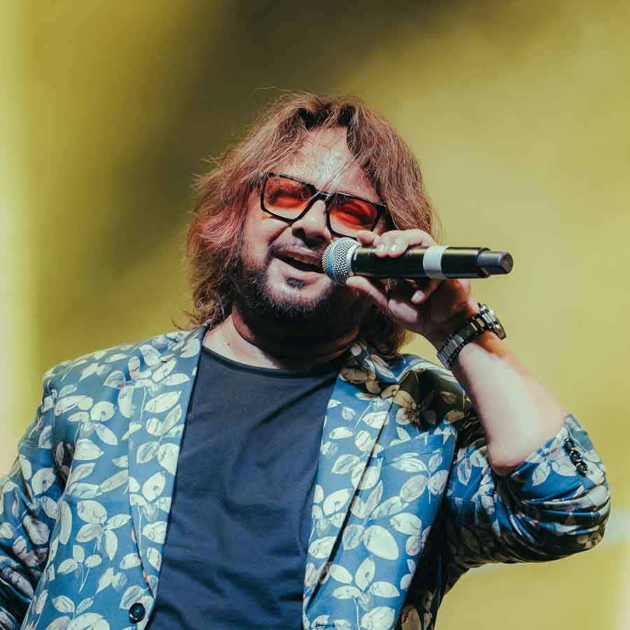 অনুষ্ঠানের মাঝে সিধু।