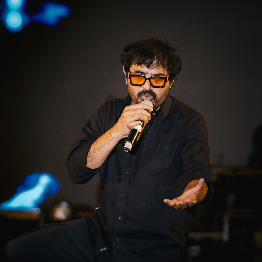 অনুষ্ঠানের মাঝে শিলাজিৎ।