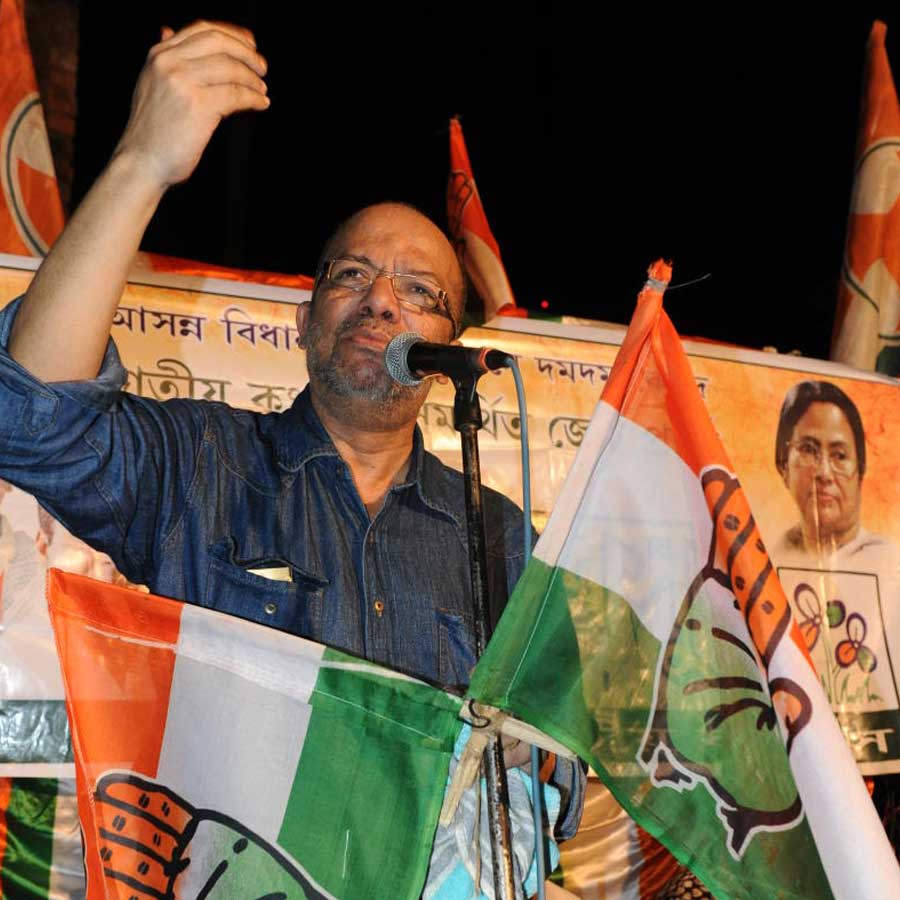 রাজনীতির মঞ্চে!