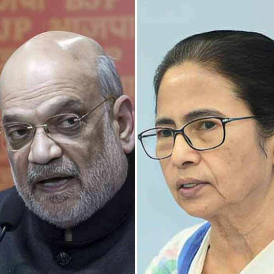 (বাঁ দিকে) অমিত শাহ এবং মমতা বন্দ্যোপাধ্যায় (ডান দিকে)।
