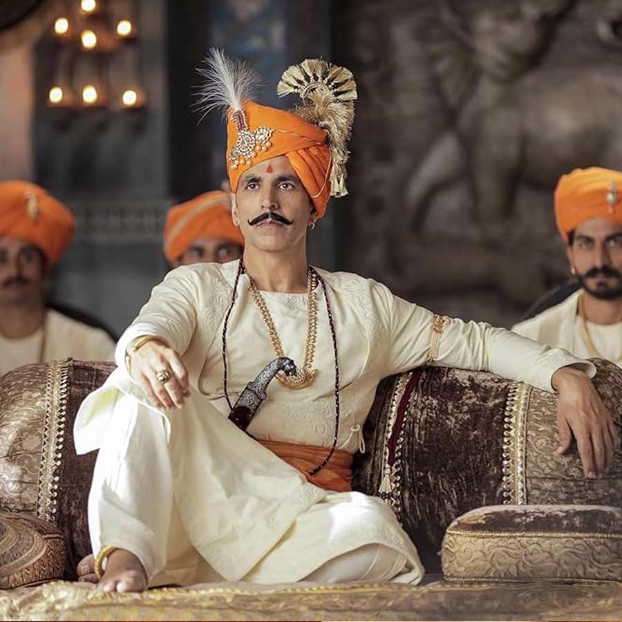 নকল গোঁফ প্রসঙ্গে কী বললেন অক্ষয়?