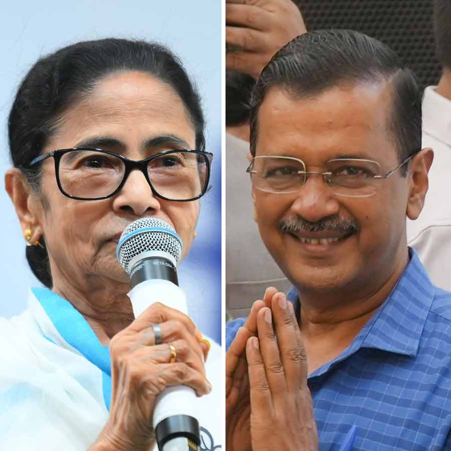 Ahead of West Bengal assembly election, AAP chief Arvind Kejriwal spoke to Mamta Banerjee, expressed support for TMC
