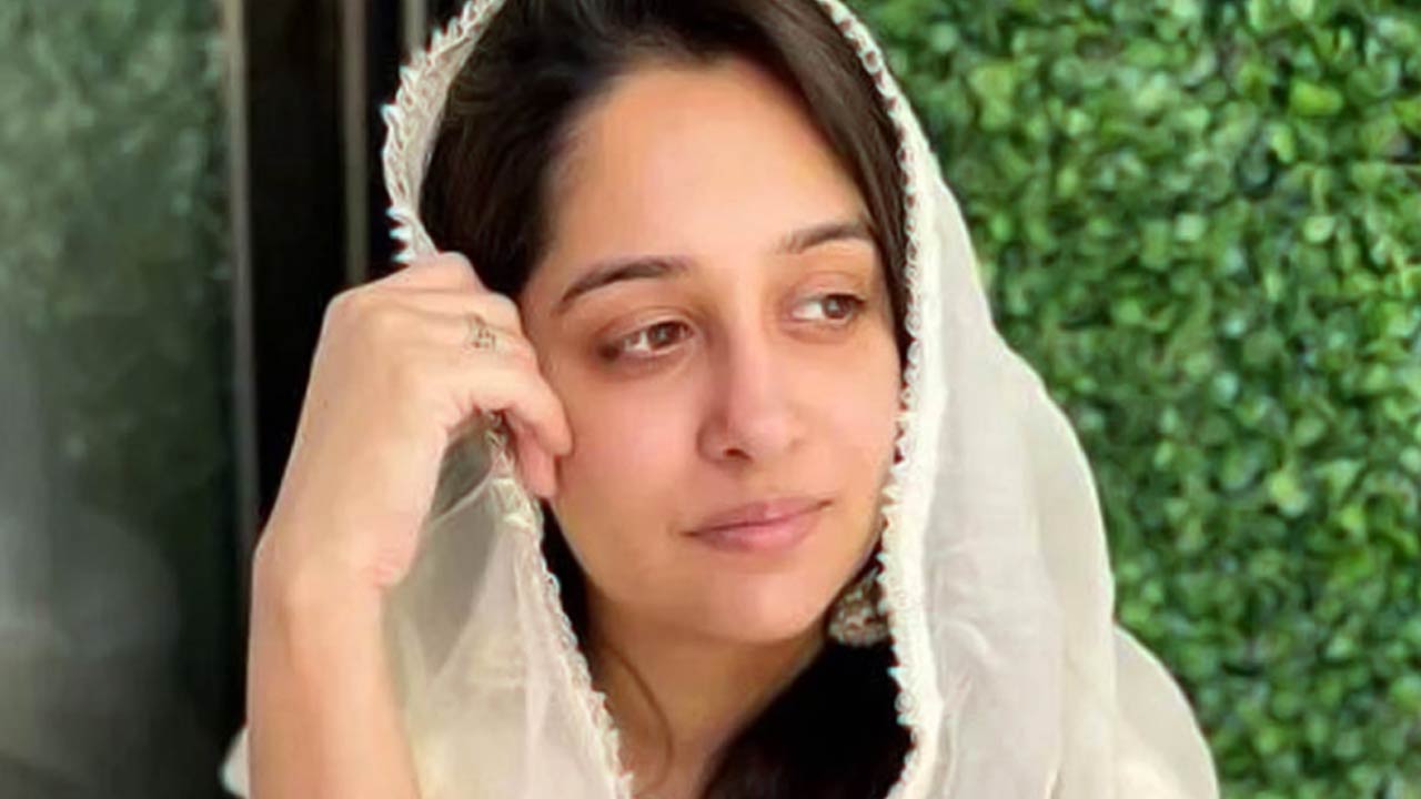 দীপিকার জীবনে নতুন বিপদ।